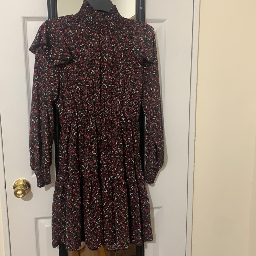 Mock neck dress w/cuff sleeve & flutter shoulders